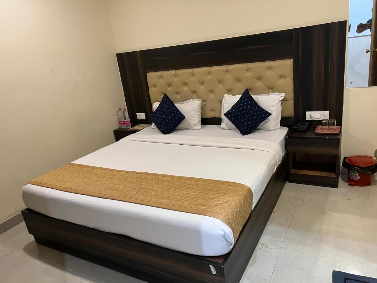 Hotel Ivy Plaza Luxury New Delhi Exteriör bild