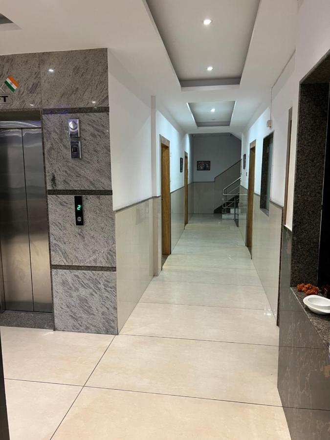 Hotel Ivy Plaza Luxury New Delhi Exteriör bild