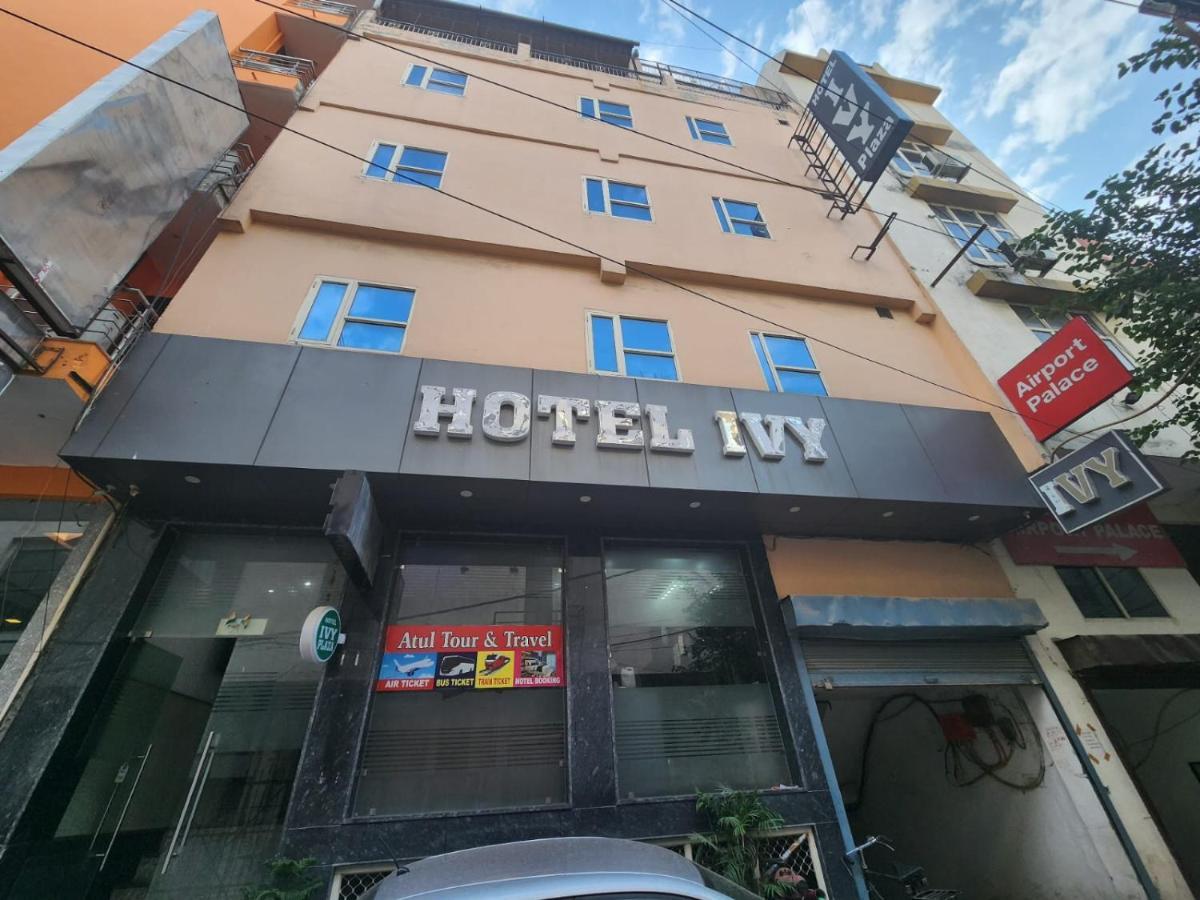 Hotel Ivy Plaza Luxury New Delhi Exteriör bild