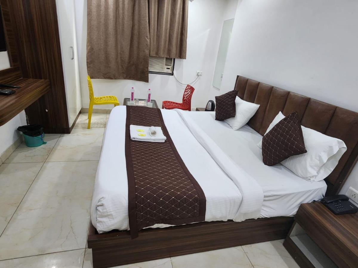 Hotel Ivy Plaza Luxury New Delhi Exteriör bild