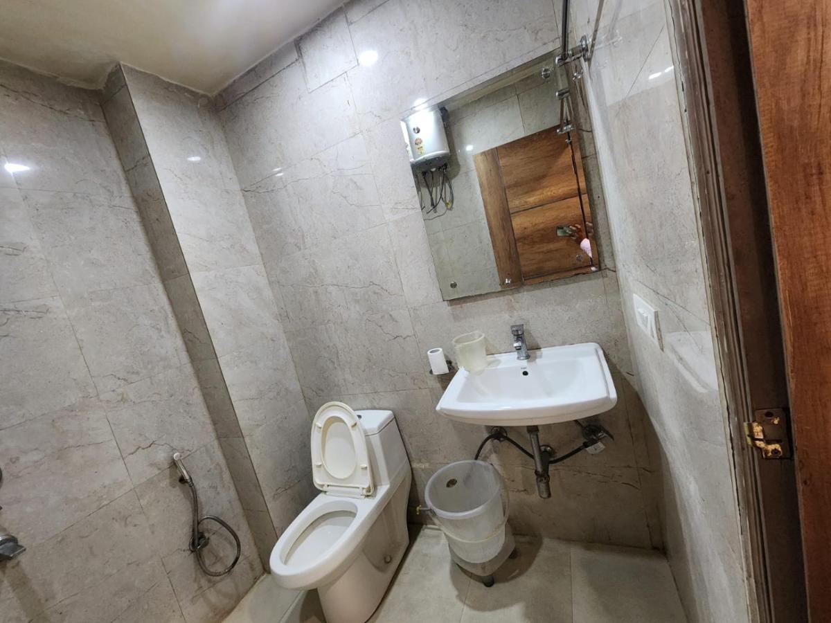 Hotel Ivy Plaza Luxury New Delhi Exteriör bild