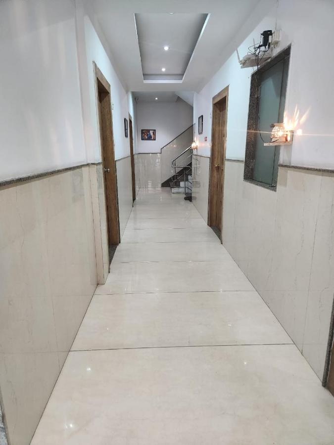 Hotel Ivy Plaza Luxury New Delhi Exteriör bild