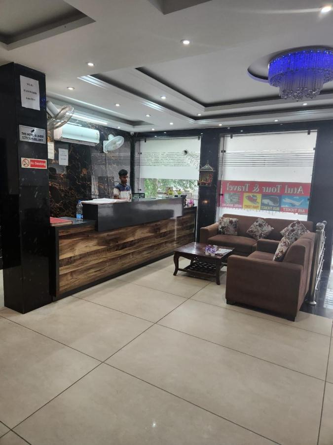 Hotel Ivy Plaza Luxury New Delhi Exteriör bild